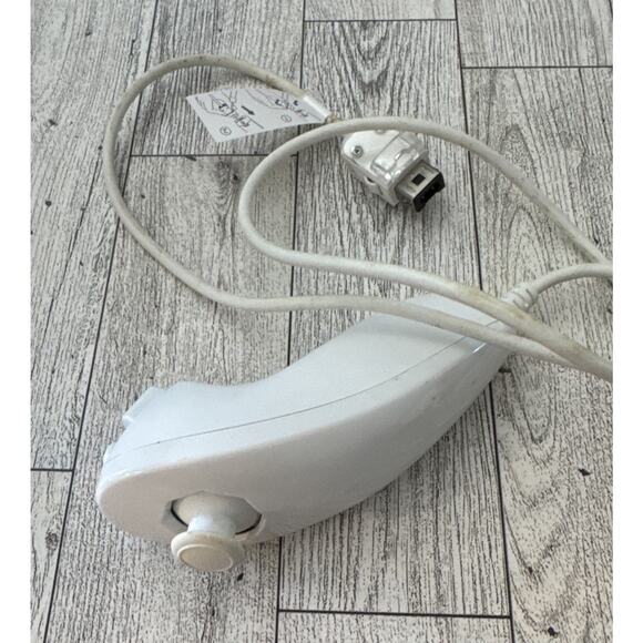 Nintendo Wii Wii Chuck Nun Chuck OEM White Accessory Controller - Picture 1 of 3